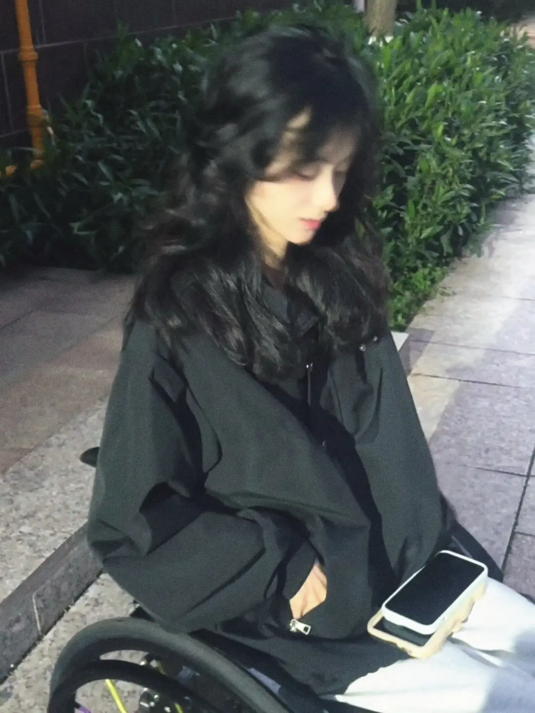 你变得如此锋利 会不会有一天刺穿自己