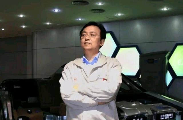 你绝对想不到，身家千亿的比亚迪创始人王传福，如今依然坚持每周雷打不动做一件事：拎