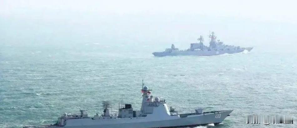 日本挑衅在先，中国海军现身奄美大岛北面

4月19日，一支中国海军驱逐舰编队穿过