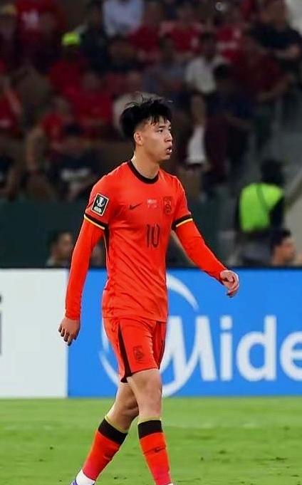 王钰栋不是国足的毒药，而是被 “天才” 这碗迷魂汤灌懵了。

王钰栋不是国足的毒