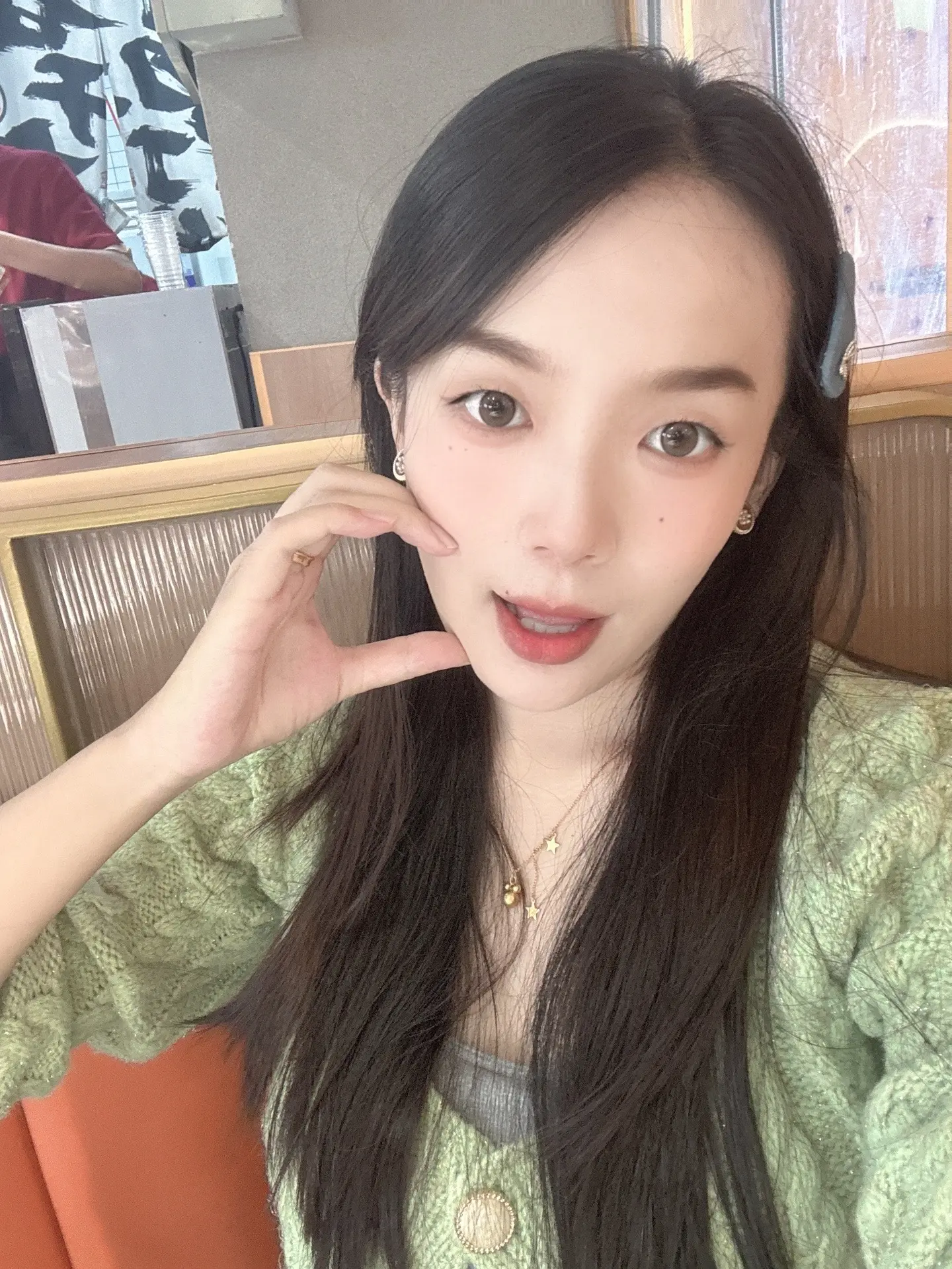 像我这么好看的，我肚子里还有一个