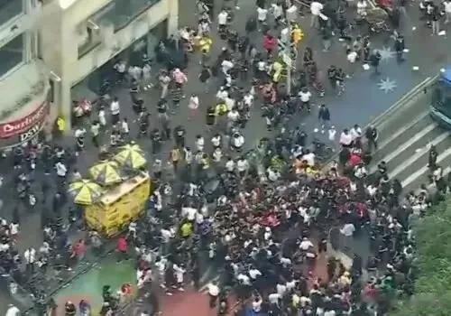 纽约突发大骚乱，美国的纷争和内讧已经到了令人瞠目结舌的程度！

在这场自导自演的