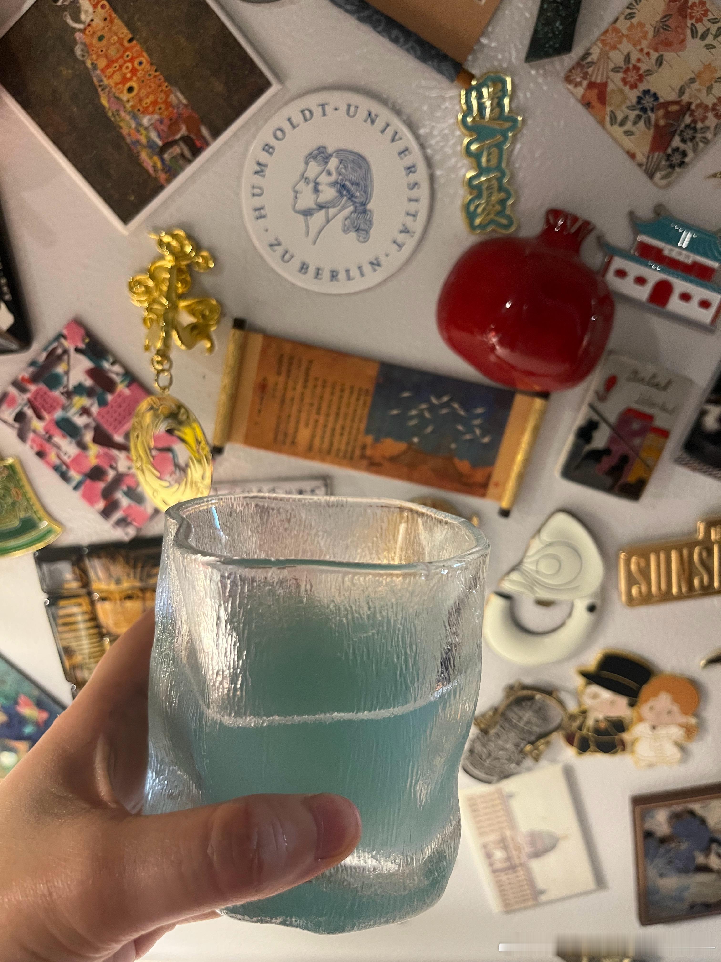 上次在杭州尤利西斯书店做完活动，老板给我寄了一箱他们自己出的文学精酿，全是书名，