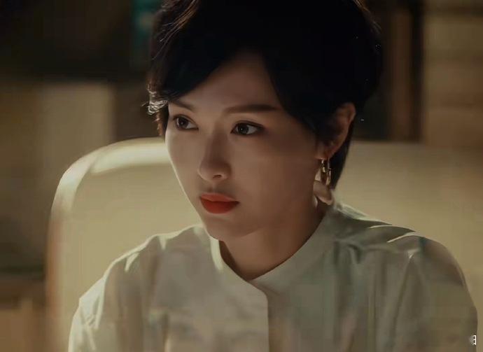 本以为唐嫣这部剧会是爆款，现在高开低走都算不上，首播云合市占不足2%，热度收视全