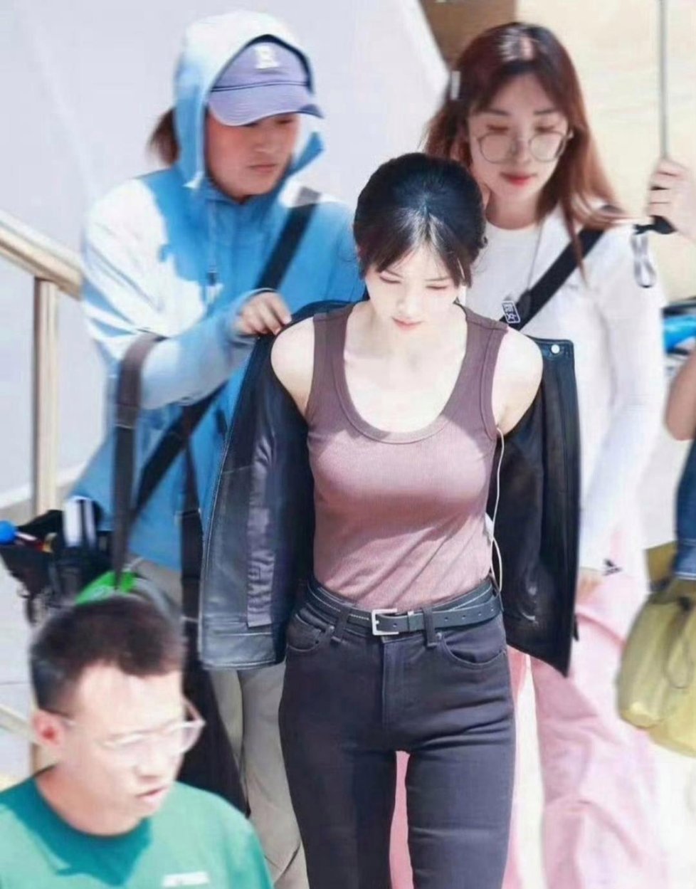 小田这个身材难道不比“骷髅💀架子”好看多了？ 