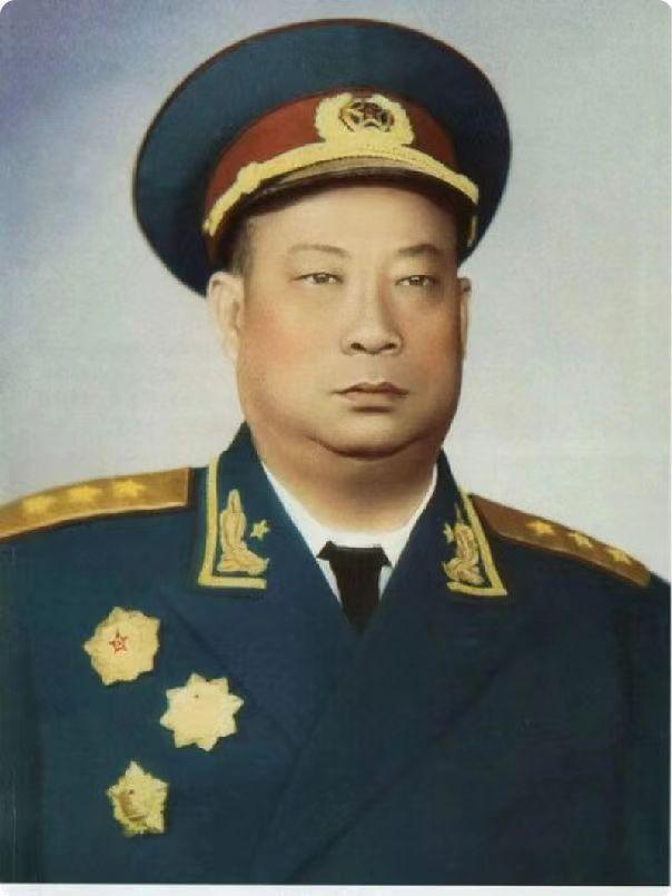 独臂将军贺炳炎，真正值得记住的不是那匹虚构的白马



网络上流传着一则轶事，说