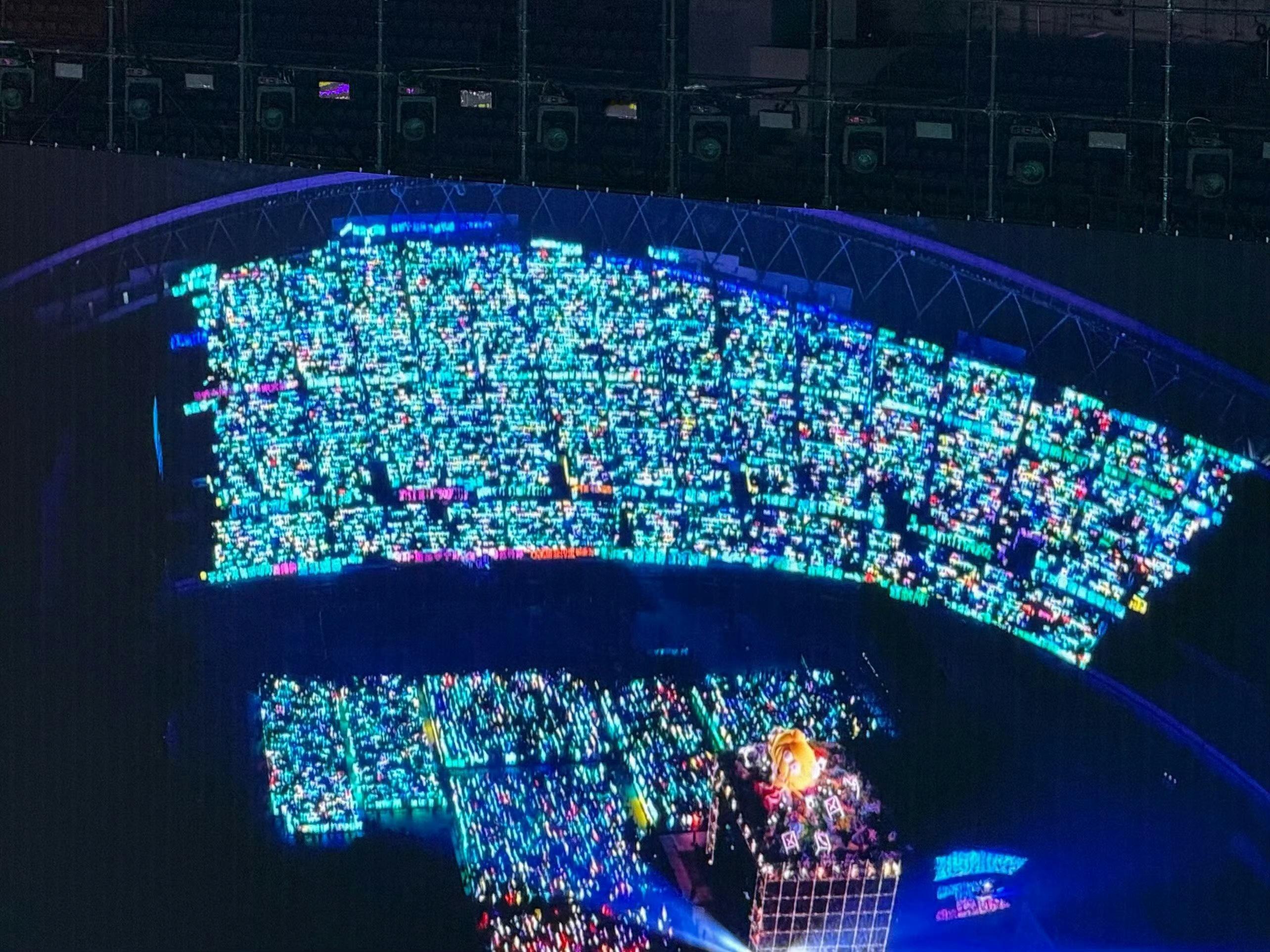 宋亚轩贵阳演唱会day2青海依旧拿下灯牌超密的现场蓝爆了🩵