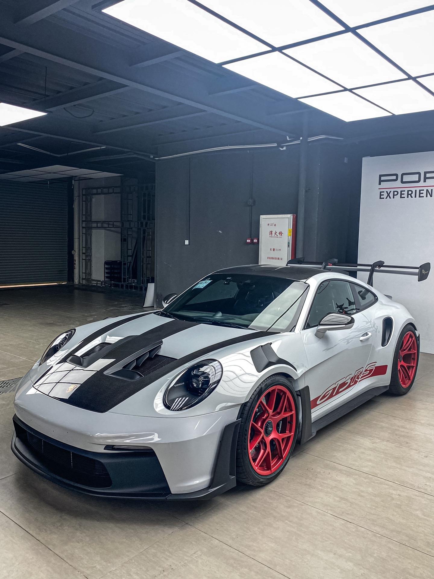 终于拍到 东莞第二台992GT3 RS，凌空灰真是个特别的颜色 真的太帅啦