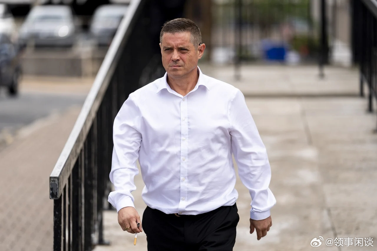 【54岁的声名狼藉的英国演员在服刑两个月后被发现死于狱中】（Syracuse.C