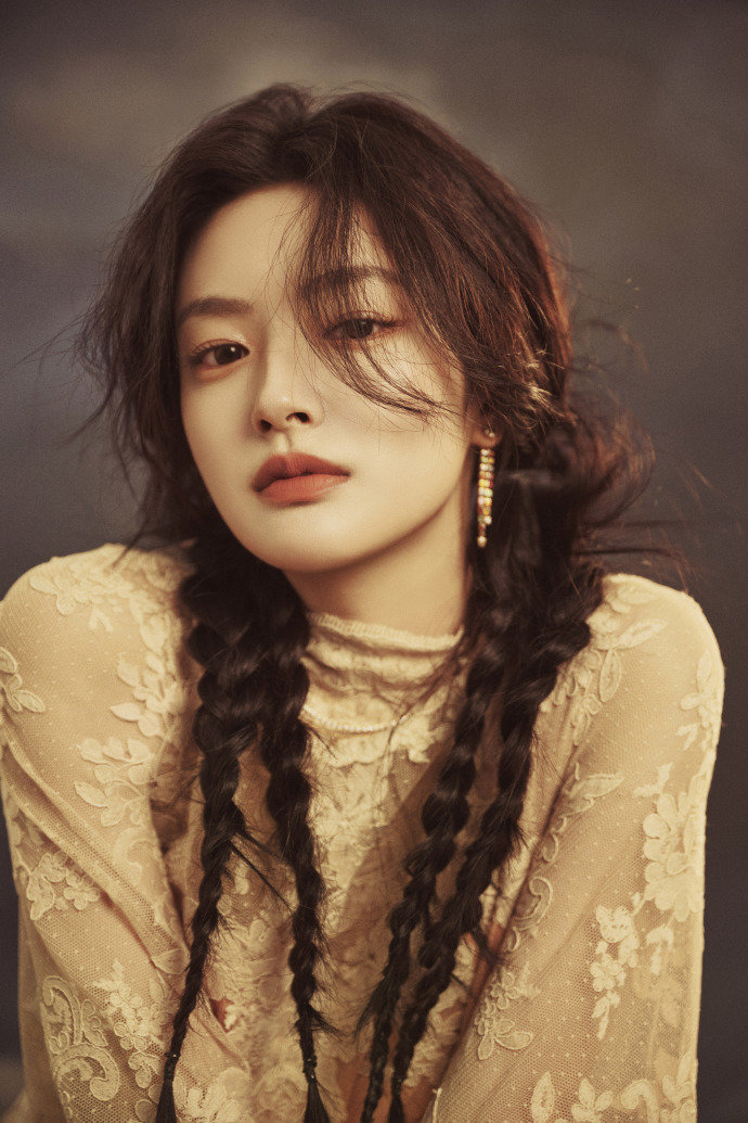 徐若晗红毯签名画简笔画 徐若晗红毯签名画简笔画，有点功力在身上的~ 