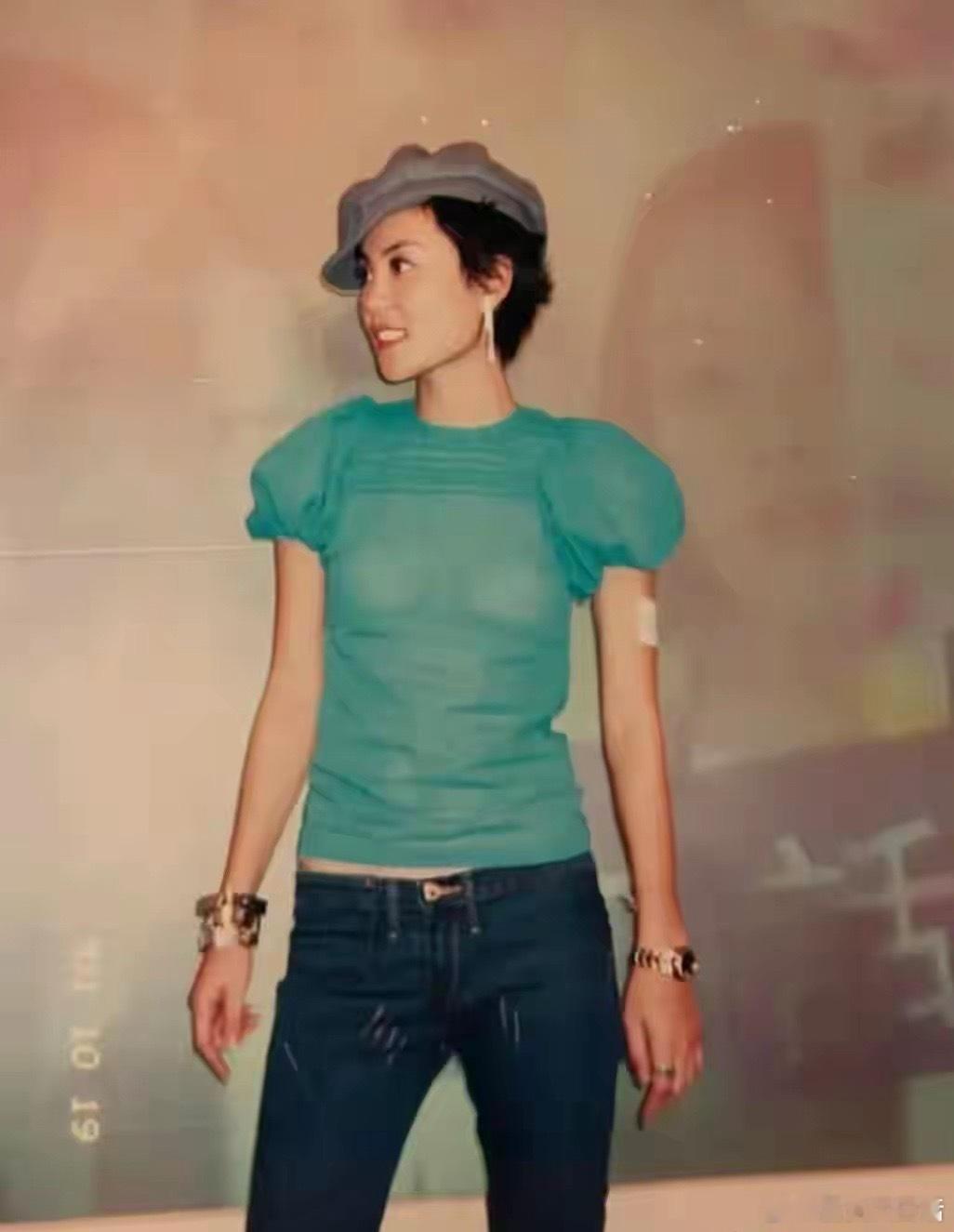 2001年32岁的王菲王菲