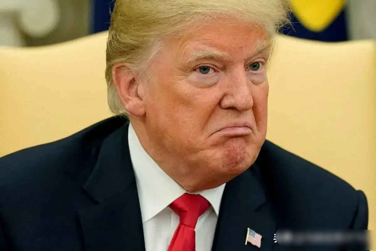前几日，拜登签署了2025财年的国防拨款法案，特朗普一方反对该法案，他们觉得应当
