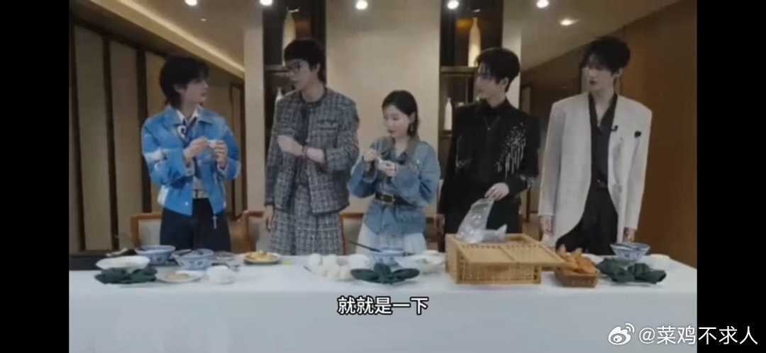 迪丽热巴人没去开推零食先来了开推团感谢万灵之主迪丽热巴从零食就能看出人品！迪丽热