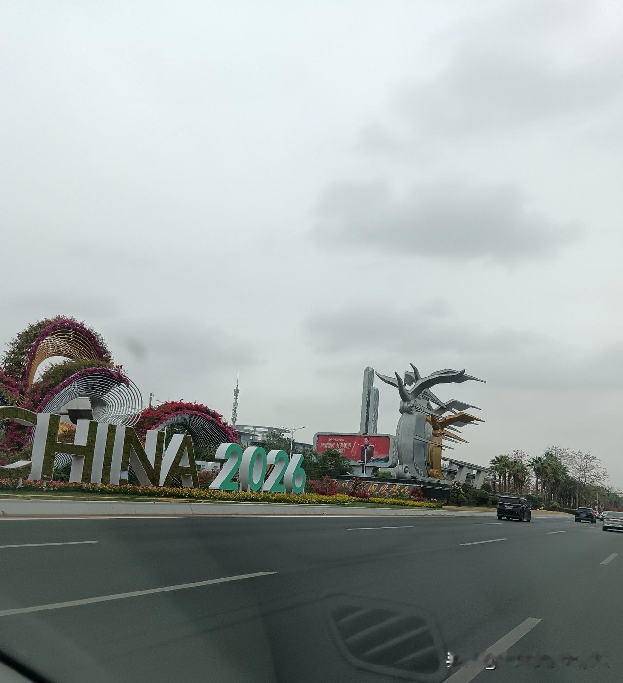 广州白云机场相关的产值应算入白云区还是花都区呢？大家都知道，白云机场位于白云区和