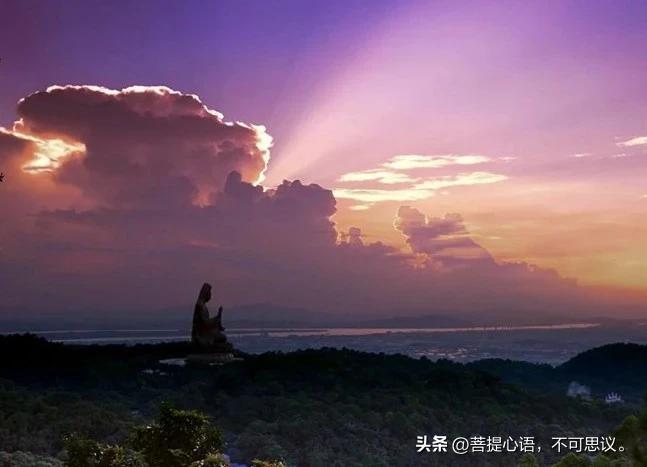 #上联：窗间月色清如水；求对下联#塘边栁发洒银光。