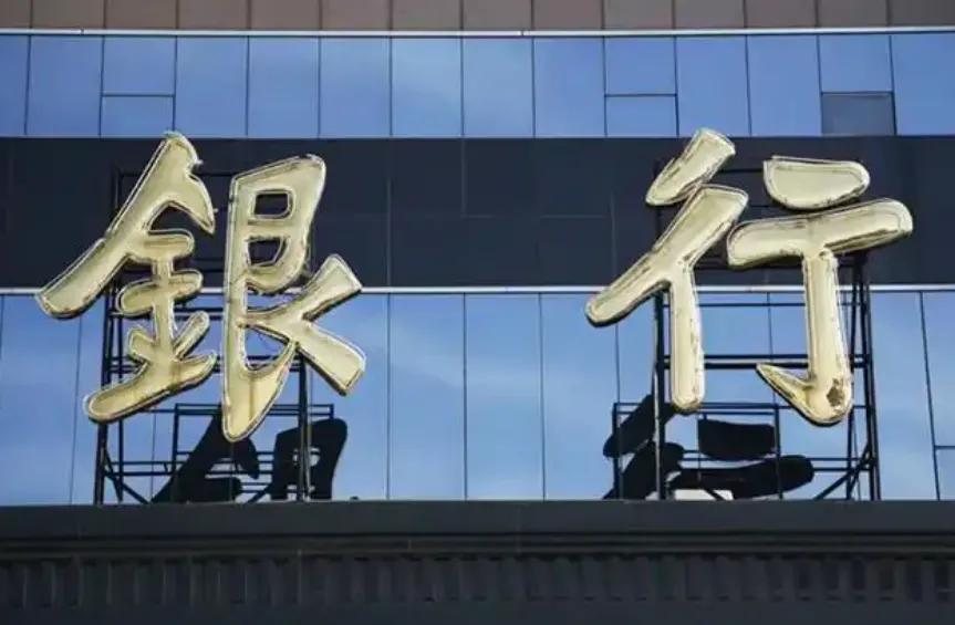 如果现在问，中国人最擅长什么，答案很可能是存钱。 
最新数据出来了。前三季度，住