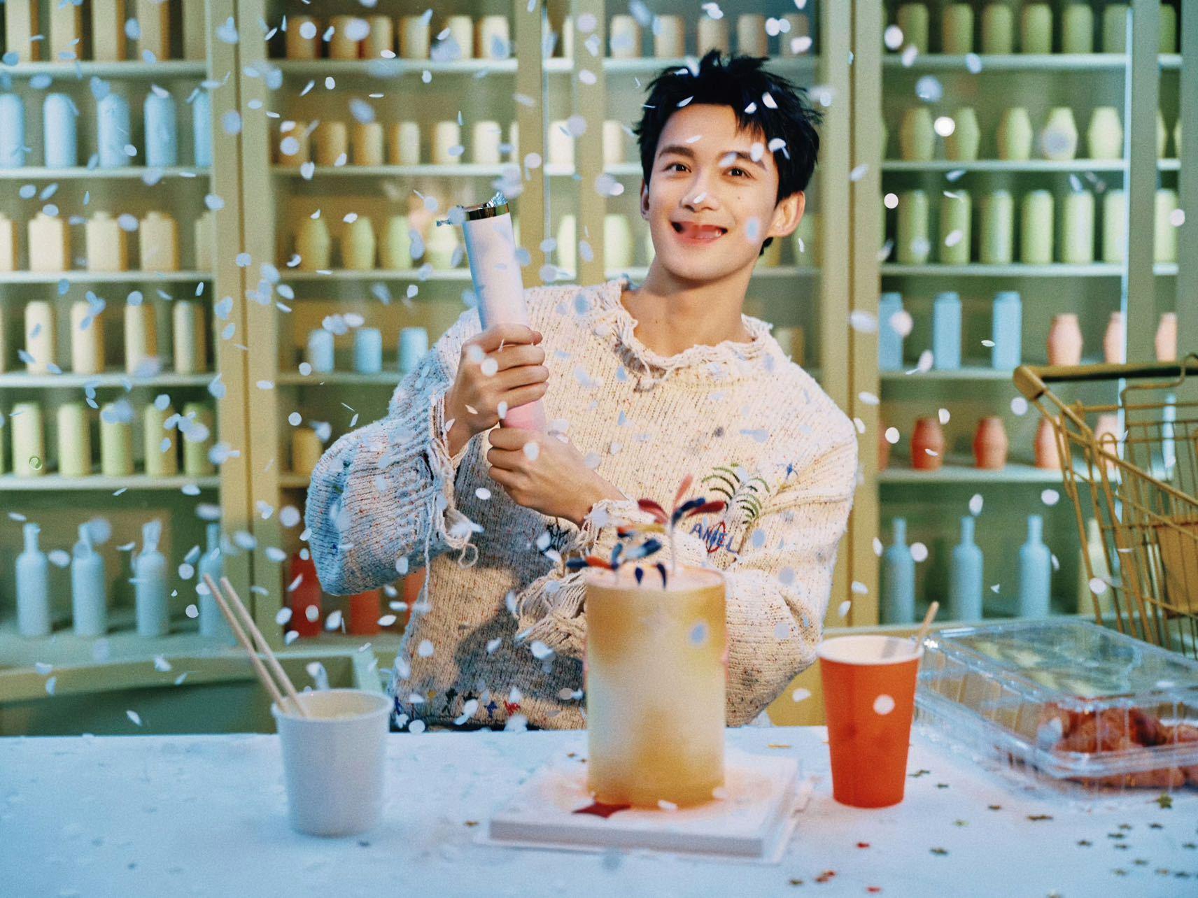 吴磊生日爆改四个造型  吴磊首次AI妆造  来看生日一次性爆改四个造型啦！有美式