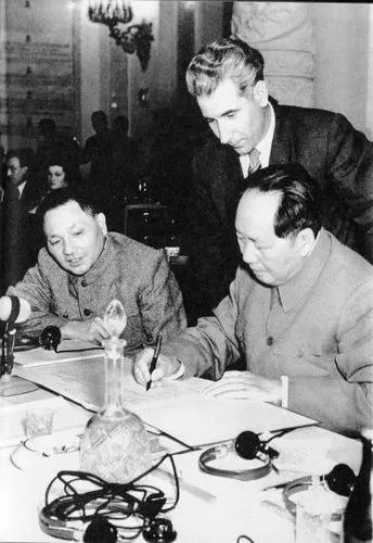 1975年毛主席评价邓小平：“你们这些人加起来也比不了他。”

1975年9月2