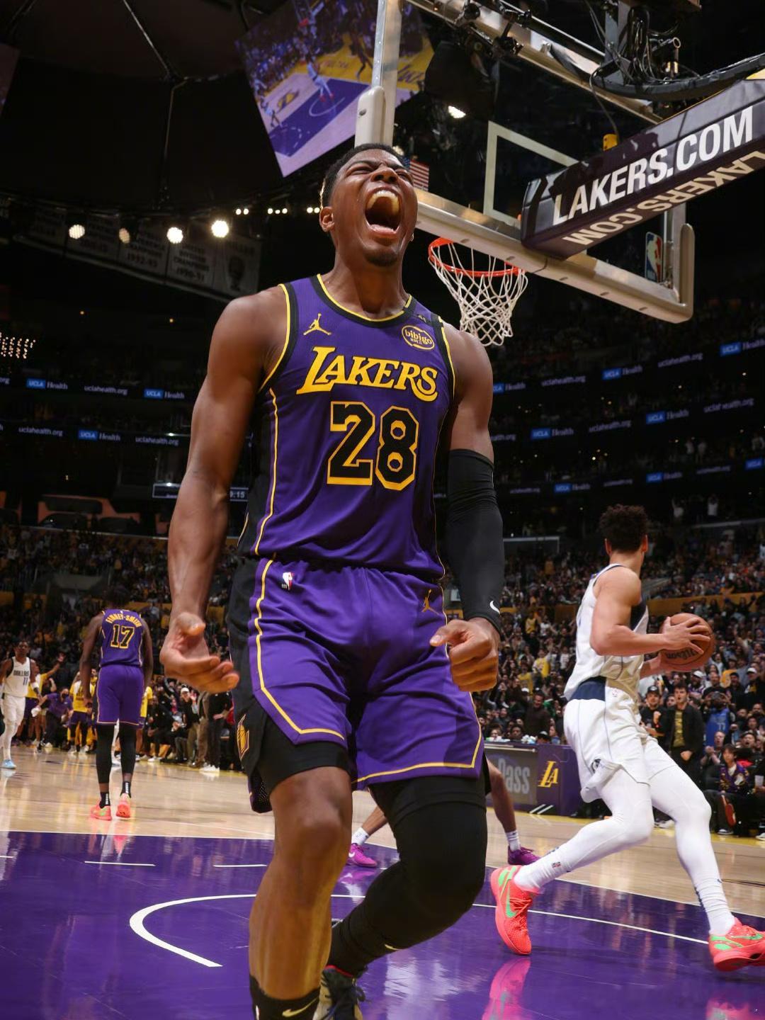 雷迪克表示，球队乐观认为八村垒的膝盖伤病不会导致他长时间缺阵！但是他需要持续接受