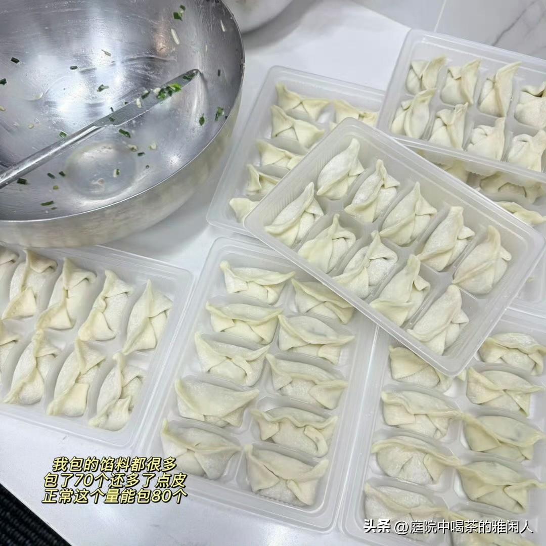 我有个习惯，坚持了好几年了：就是每到休息的时候，必须包饺子，每次都会多包一点，