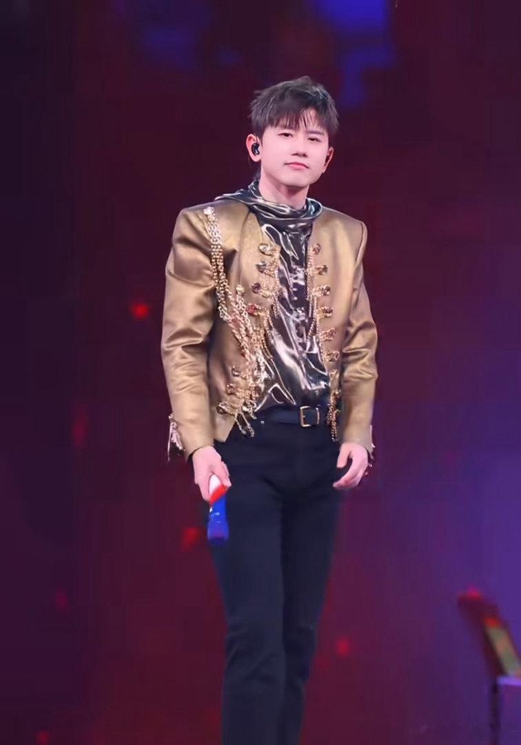 国粤无双拟邀阵容喜欢单依纯常石磊张杰的有福了 成龙大哥的歌声虽然不常听，但每次开