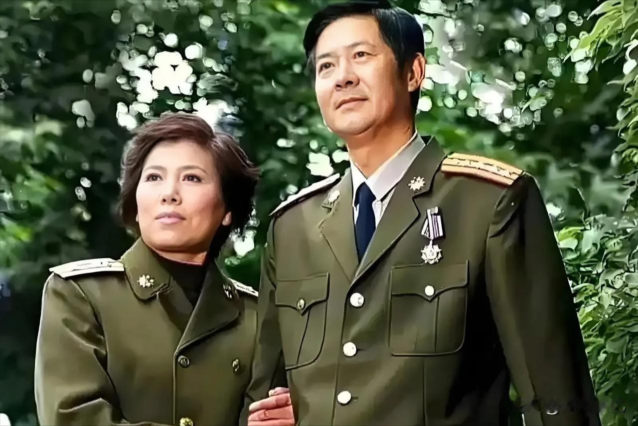 太好哭了！老山战场最硬核夫妻，丈夫血战冲锋，妻子逆行救人
 
这是一对英雄夫妻。