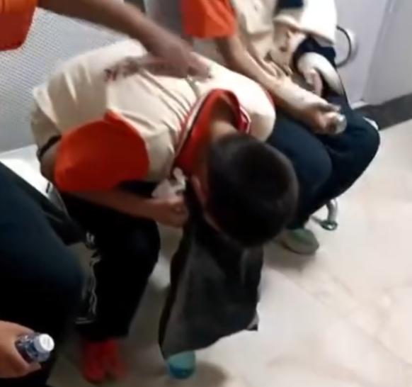 辽宁绥中多名学生呕吐就医，官方通报：食堂加工不当。学校食堂的日常防线为何总在失守