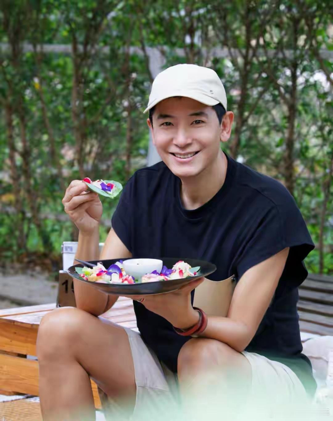 戴军新综艺爆火！看完《老姜辣游记》，我彻底懂了年轻人为什么疯狂向往抱团养老！谁能