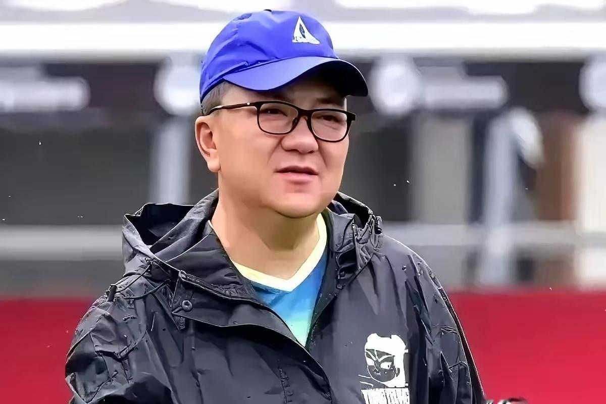 孙继海说，青训不为成绩，只为育人。
这话一出，底下家长们骚动了一下，又迅速安静。