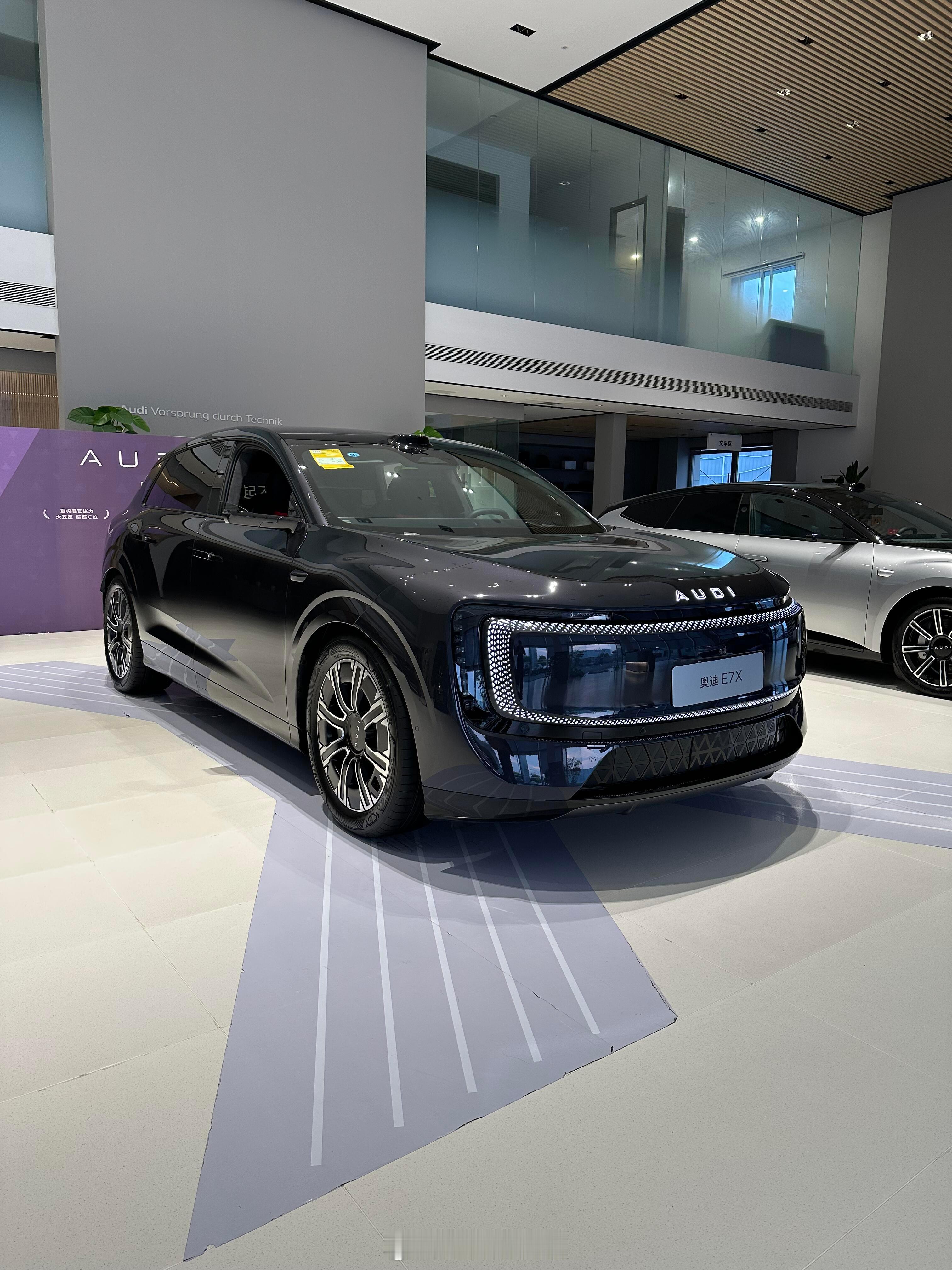中大型纯电SUV，全系900V高压平台，109度大电池CLTC跑751公里，10