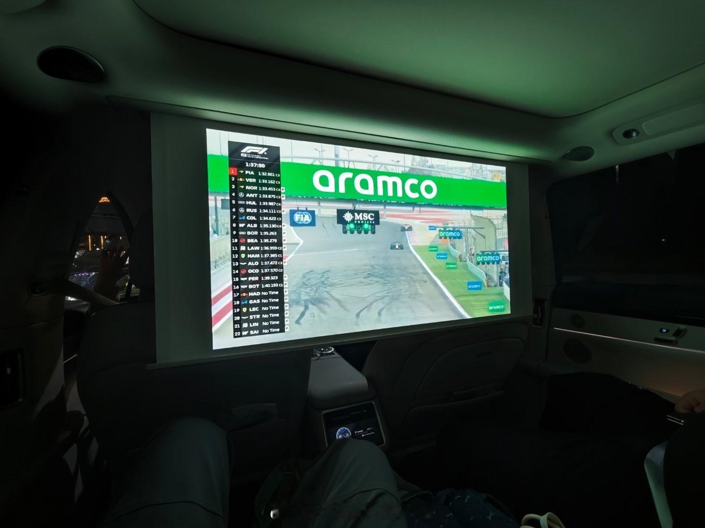 今晚的练习赛大家看了吗？2026f1季前测试 享界样在后排用大屏看F1的实用场景