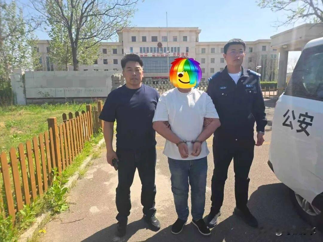 人到中年，上有老下有小，最揪心的莫过于父母的养老钱、平安事。
 
最近看到不少老