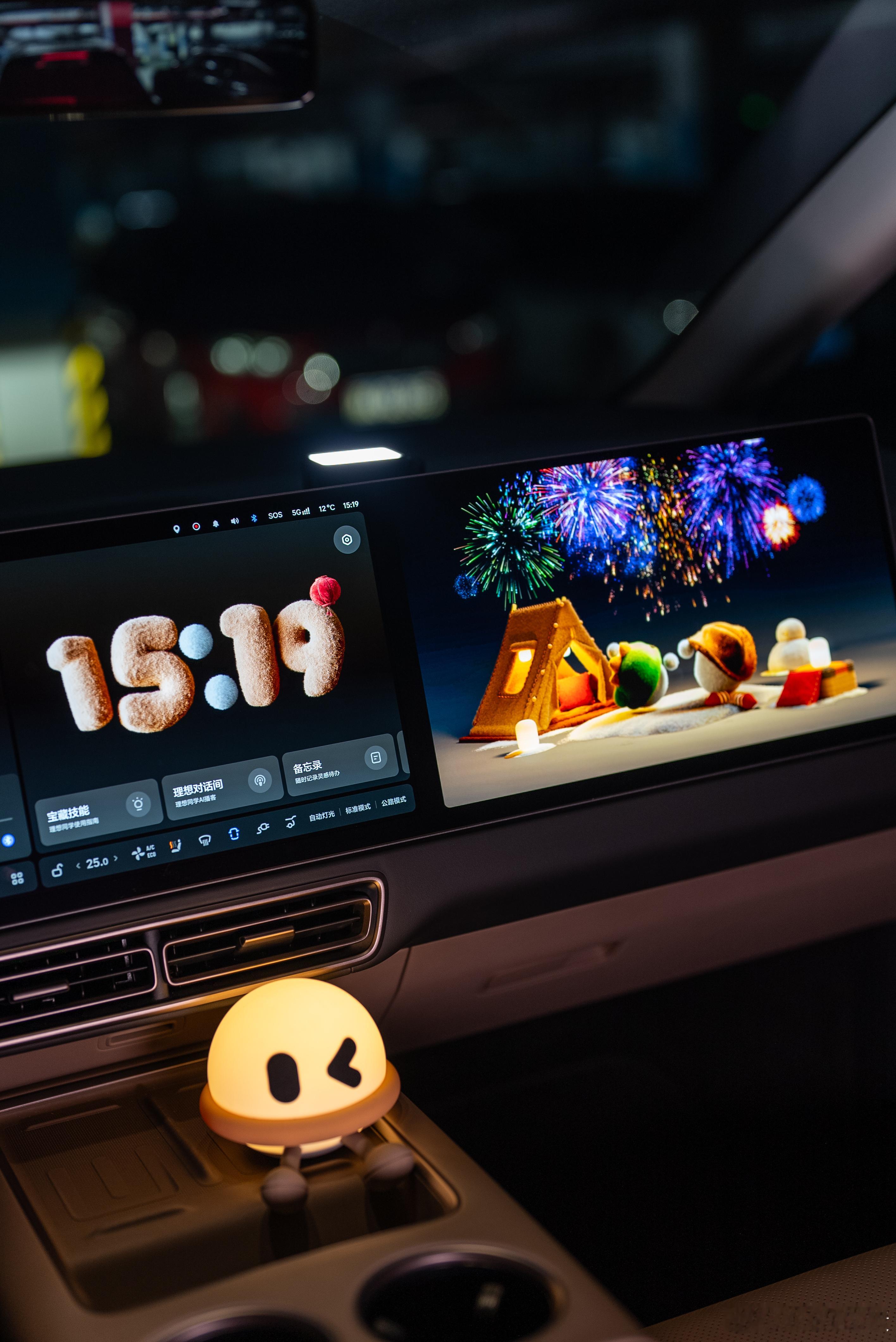 理想车机年味重！马年新春彩蛋拍照用起来！春节期间上车就能收到理想的新春彩蛋：换上