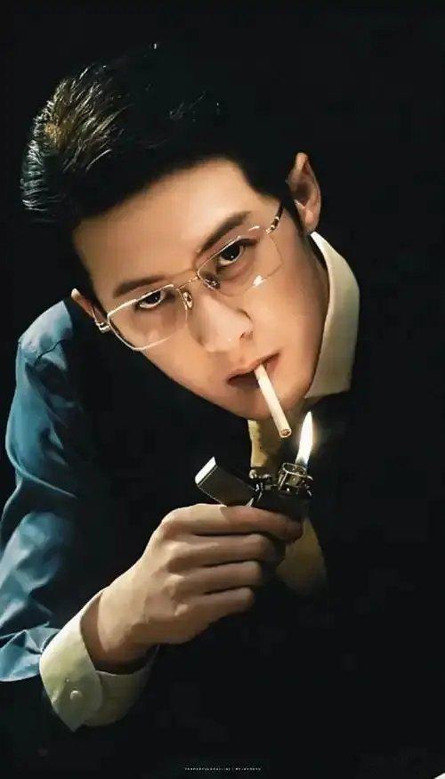 突然感觉啊，这张图檀健次🦔有点张国荣的气质！ 