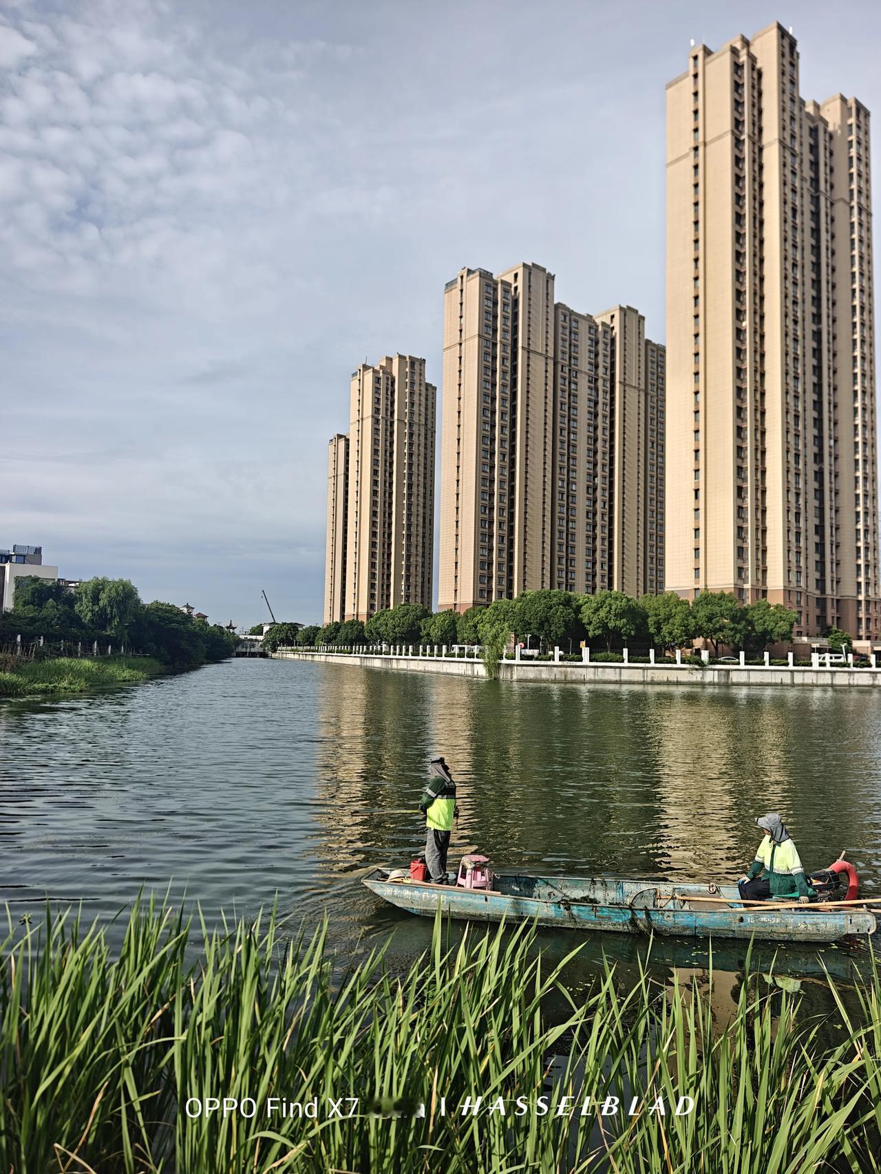 我妈应激了。她全身颤抖。呜呜呜呜呜不会说话。

五月份的时候，她坐电梯摔了一跤。