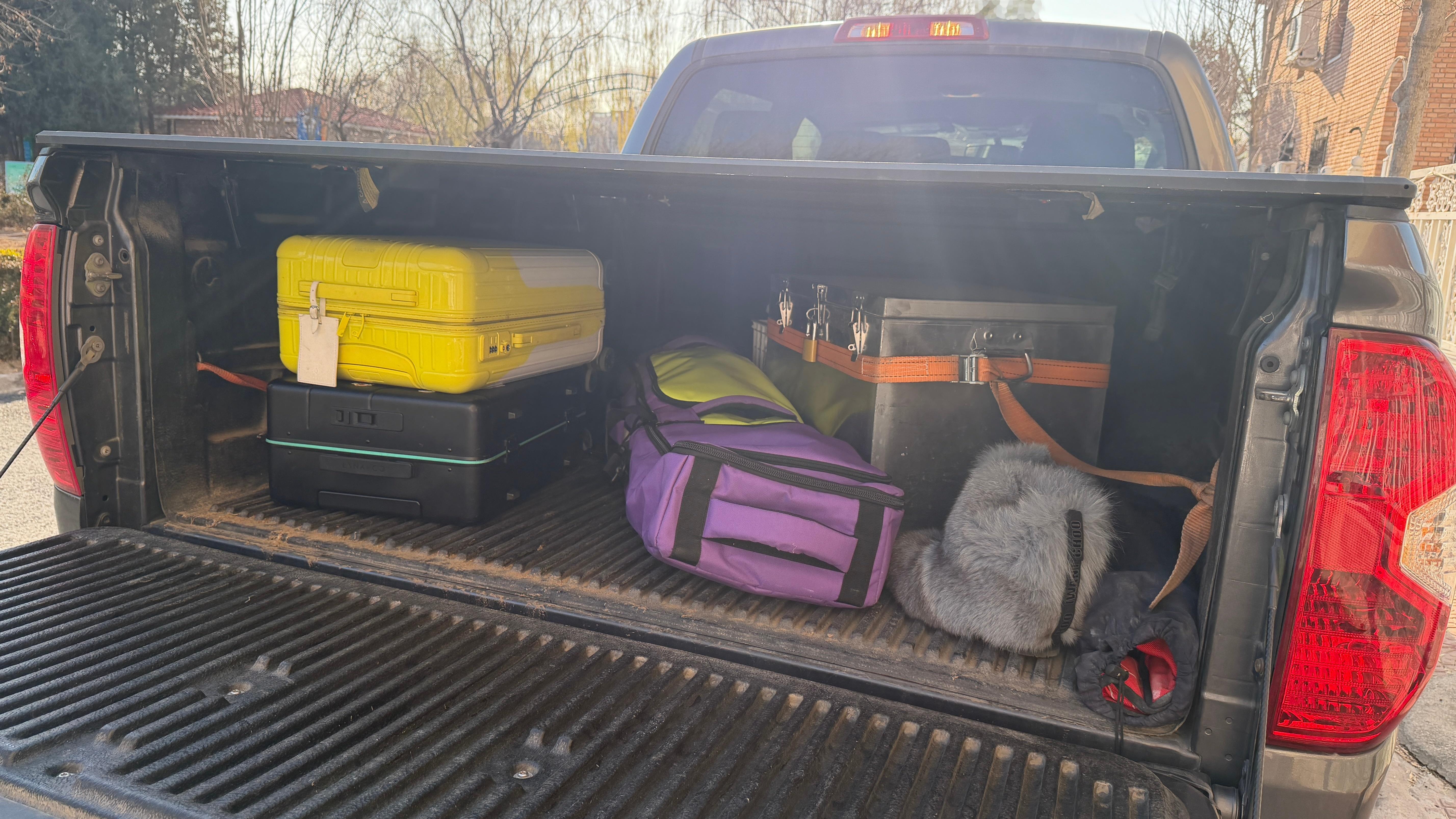 早上好呀～一年没开的大皮卡子，今天终于出动了行李箱空间充足得可怕