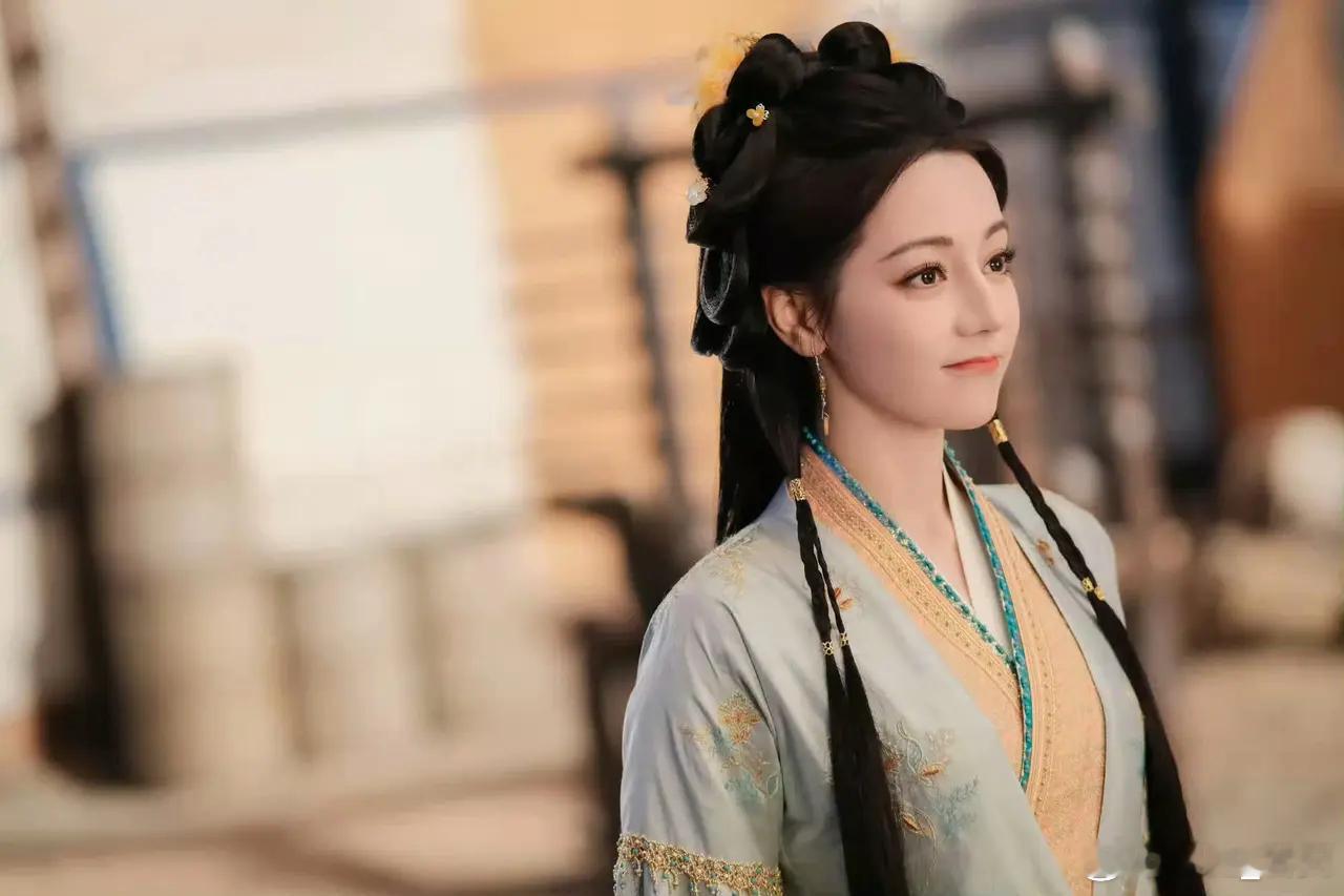 迪丽热巴千字长文告别白日提灯贺思慕的篇章落幕了，演员迪丽热巴的征途永远步履不停！