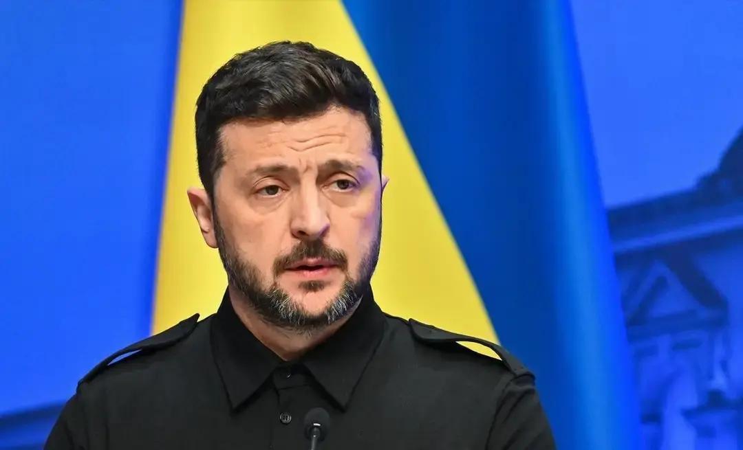 果不其然。

乌克兰驻联合国代表梅尔尼克在大会上突然放话：和平可以谈，但领土一寸