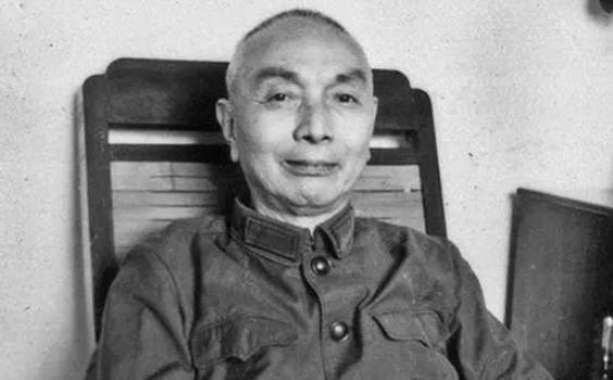 功德林监狱除了关押国军将领外，还有几名日本战犯。这些日本人不用劳动，可以看报纸、