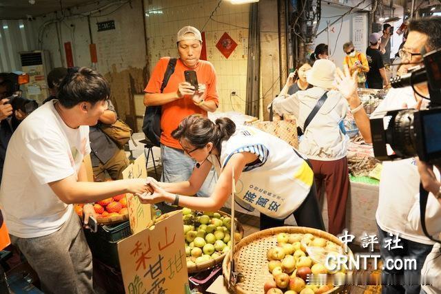 蒋万安夫人才是台北选战的王炸？郭正亮狂赞石舫亘：这张“夫人牌”，蒋万安打得好…
