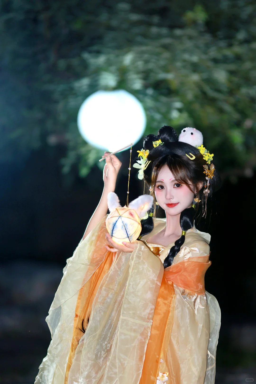 玉桂飘香兔子舞，中秋佳节共婵娟