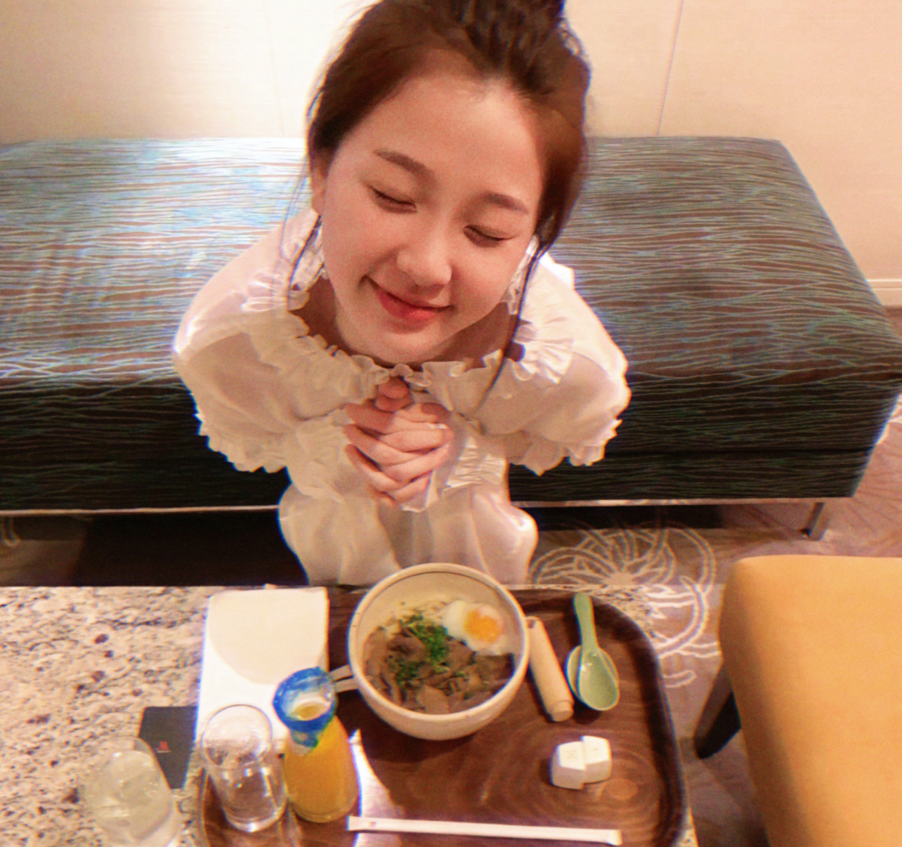 有没有发现，其实虞书欣一直在给粉丝传递一种生活态度：快乐不需要理由，快乐本身就是