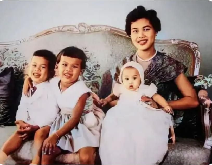 朱拉蓬公主是普密蓬国王和诗丽吉的小老幺，也是泰王玛哈的小妹妹。
诗丽吉夫妇很偏爱