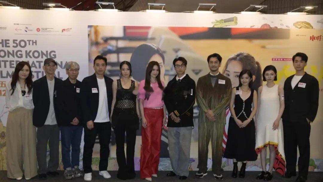 周秀娜被李家诚提告后首露脸，粉衣红裤满面笑容，拒回应官司风波！！！！！！ 