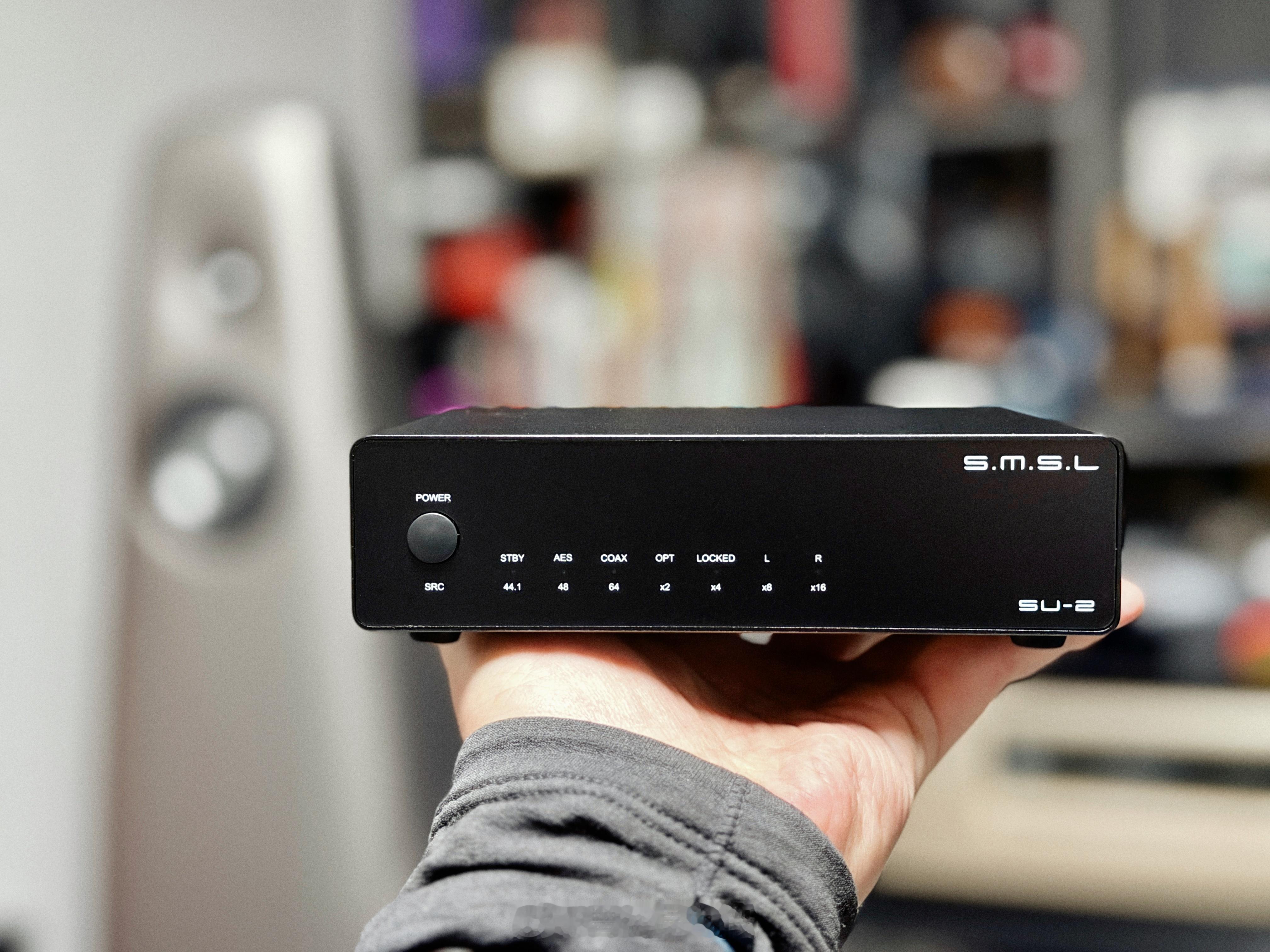 玩具有点多，容我一个一个的开～这台小解码可爱的耳机发烧友闲来无事开开箱