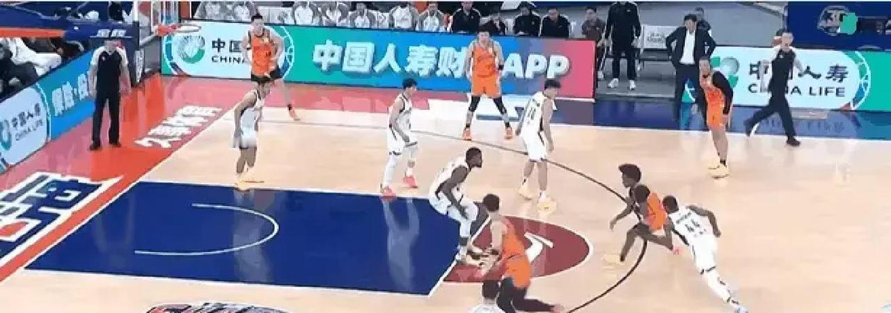 别再只盯着比分了。
 
CBA撕开一个更残酷的真相：情绪，正在偷走球员的得分。