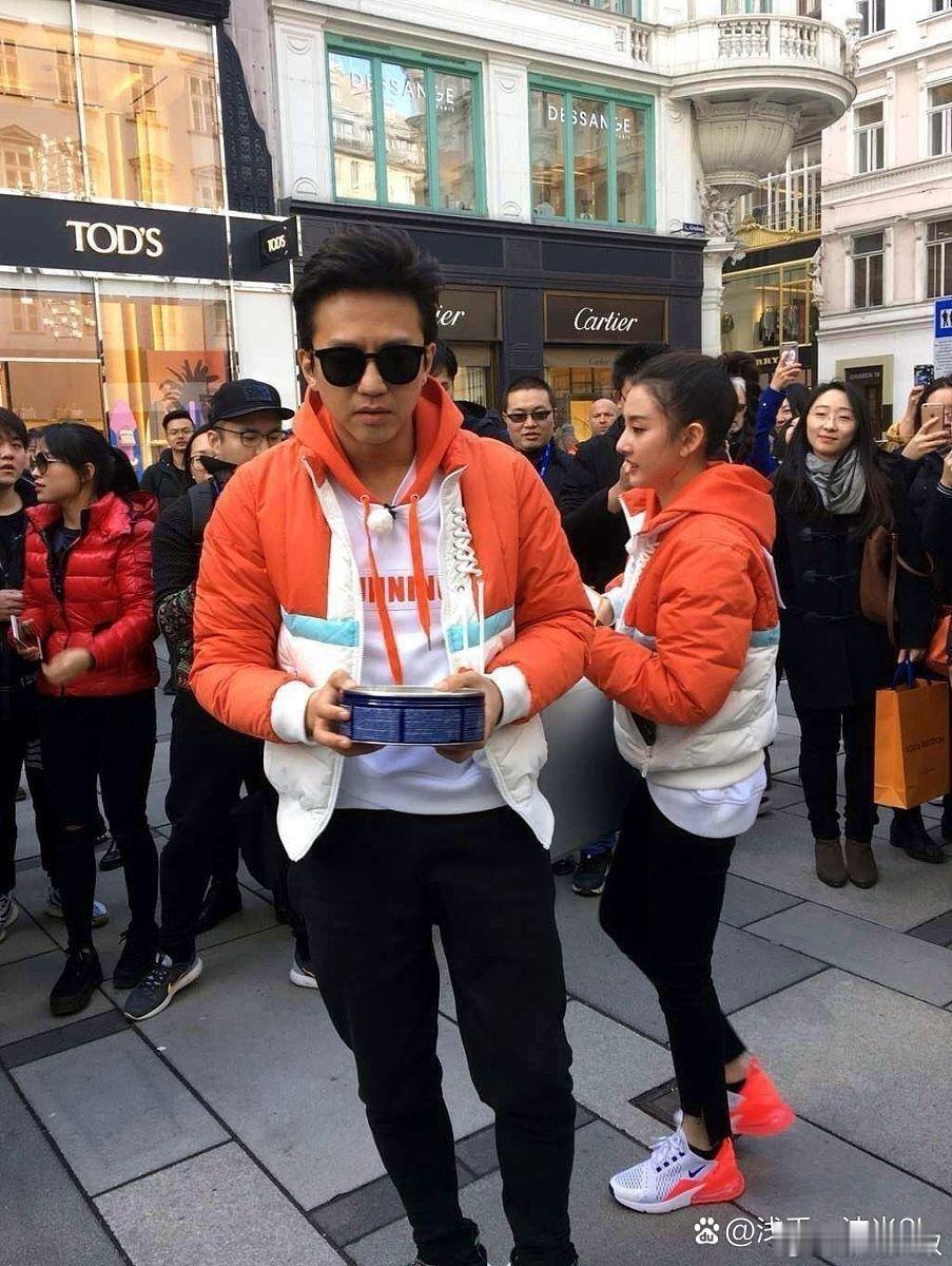 邓超和宋祖儿一起上节目，宋祖儿的头型真的很好看。 ​​​