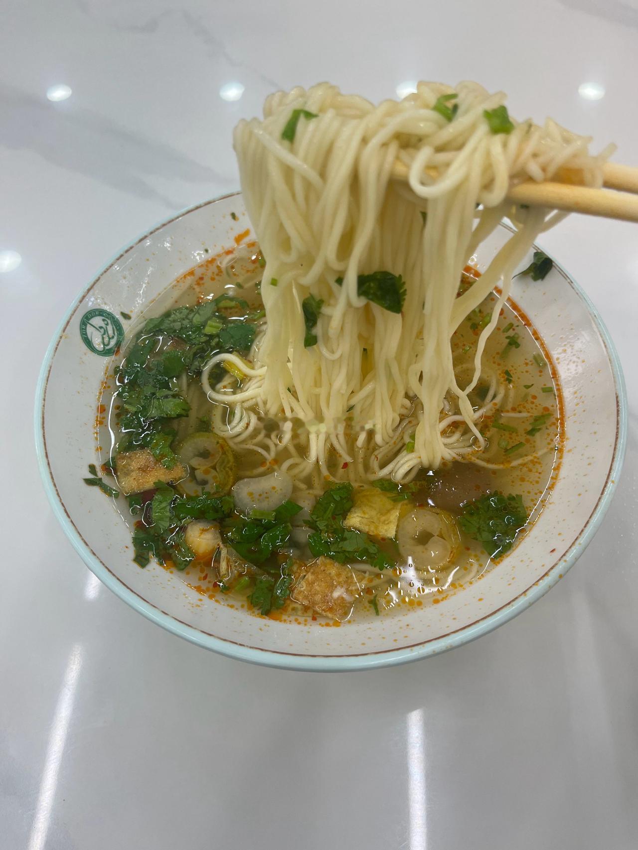 八块钱套餐：一碗拉面俩包子[耶]今天阿克苏下雨了～凉快[玫瑰]