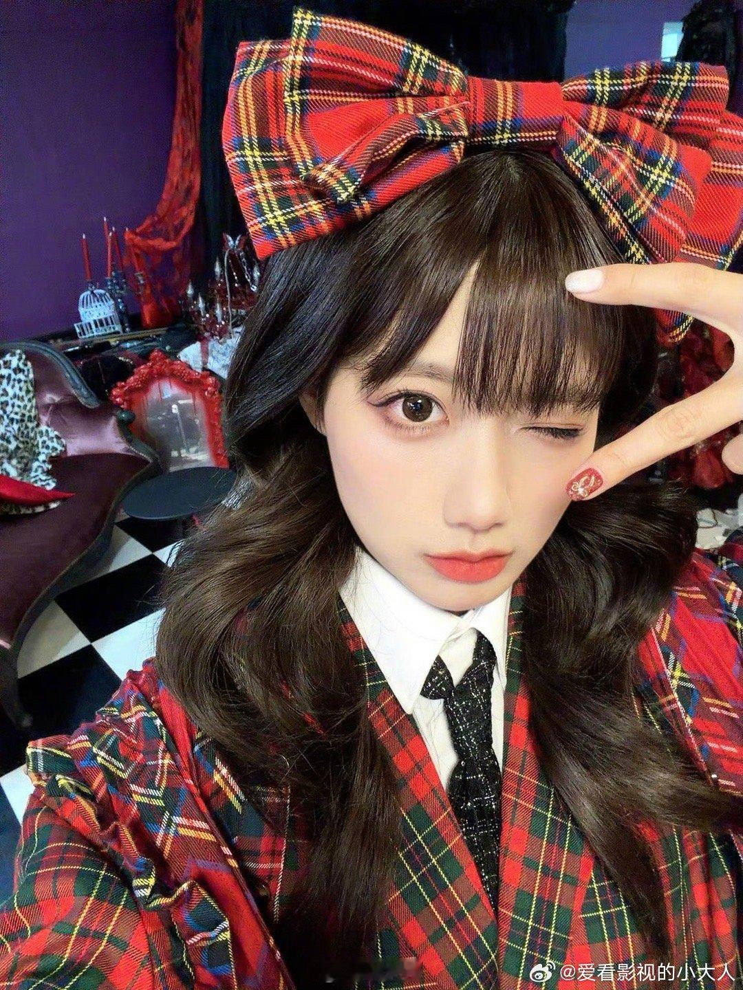 李艺彤辩论赛前紧张到泪失禁 李艺彤新国辩首秀也太真实了！辩论小白紧张到快吐想逃跑