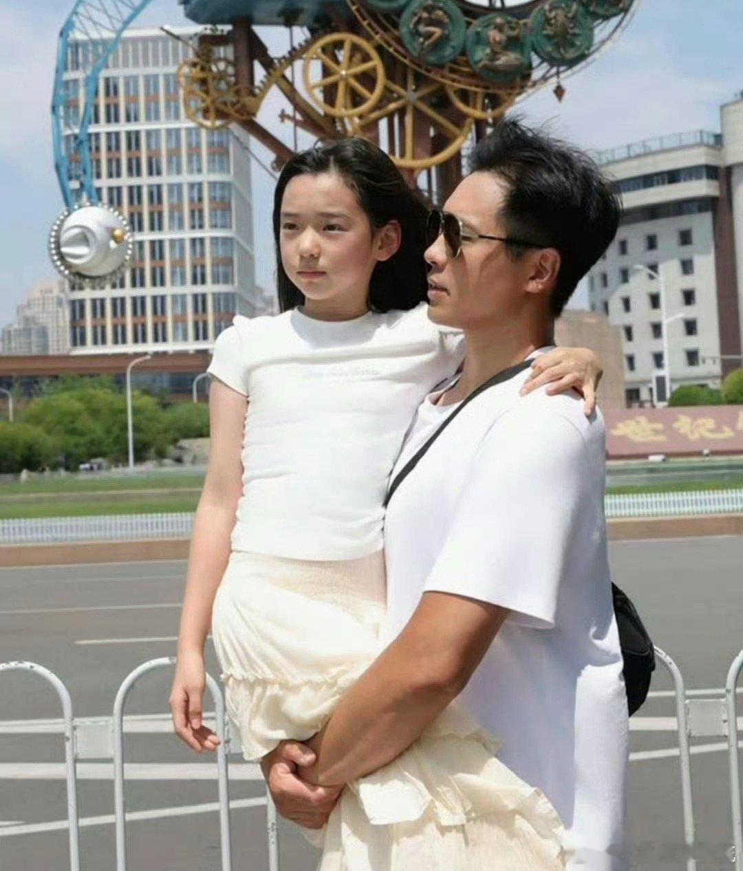 奥德赛小酒窝祝爸爸生日快乐 高云翔生日直播，小酒窝也出现在直播间，她用的是自己的